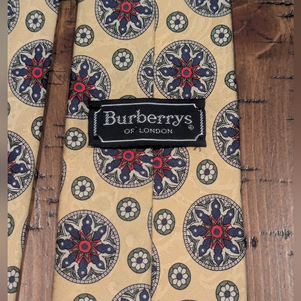 VTG- Burberry Medallion Tie - Picture 2 of 12